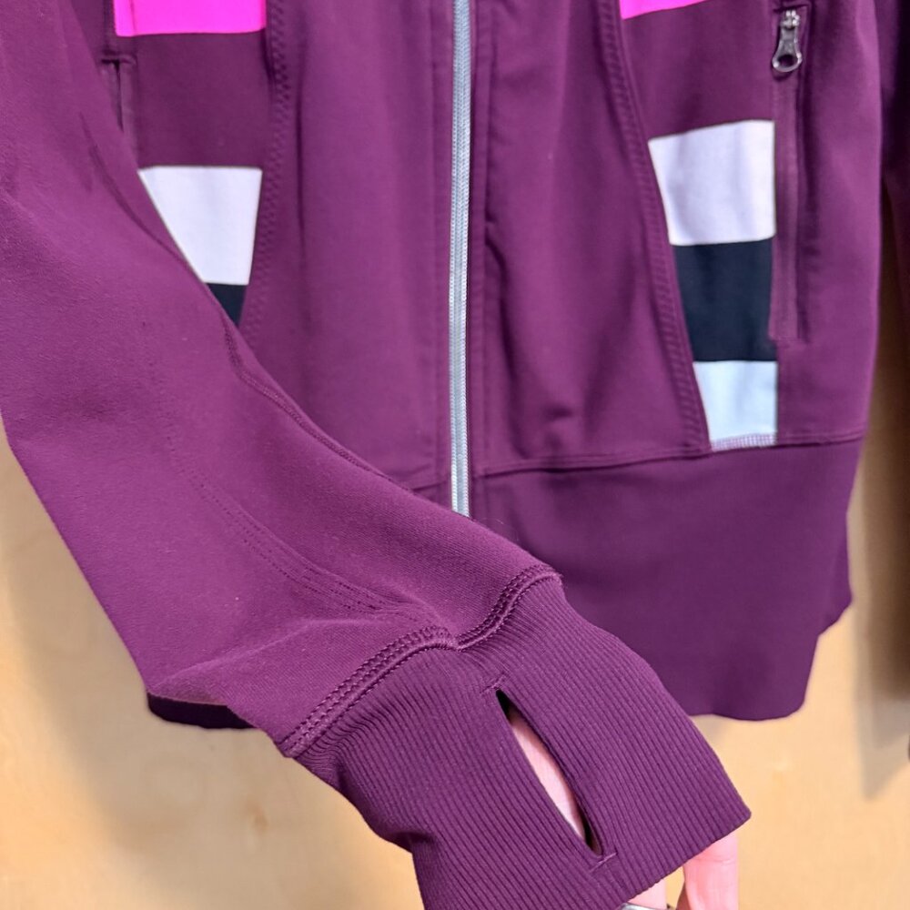 Lululemon Nice Asana - Jacket Plum / Pow Stripe Raspberry Glo Light - Picture 3 of 5